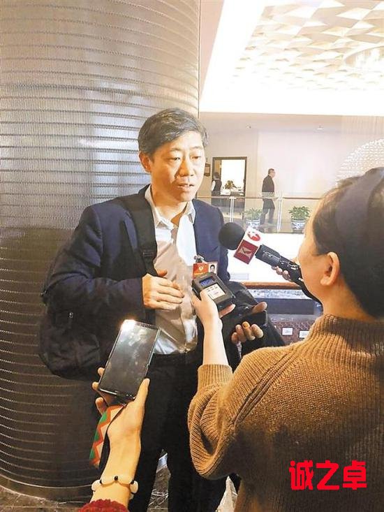 3月6日，全國政協(xié)委員、經(jīng)濟學家李稻葵在政協(xié)分組討論會后接受記者的采訪。